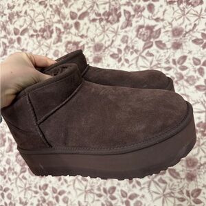 NIB UGG ultra mini platform size 10 Brown Suede Women's Platform Shoes
